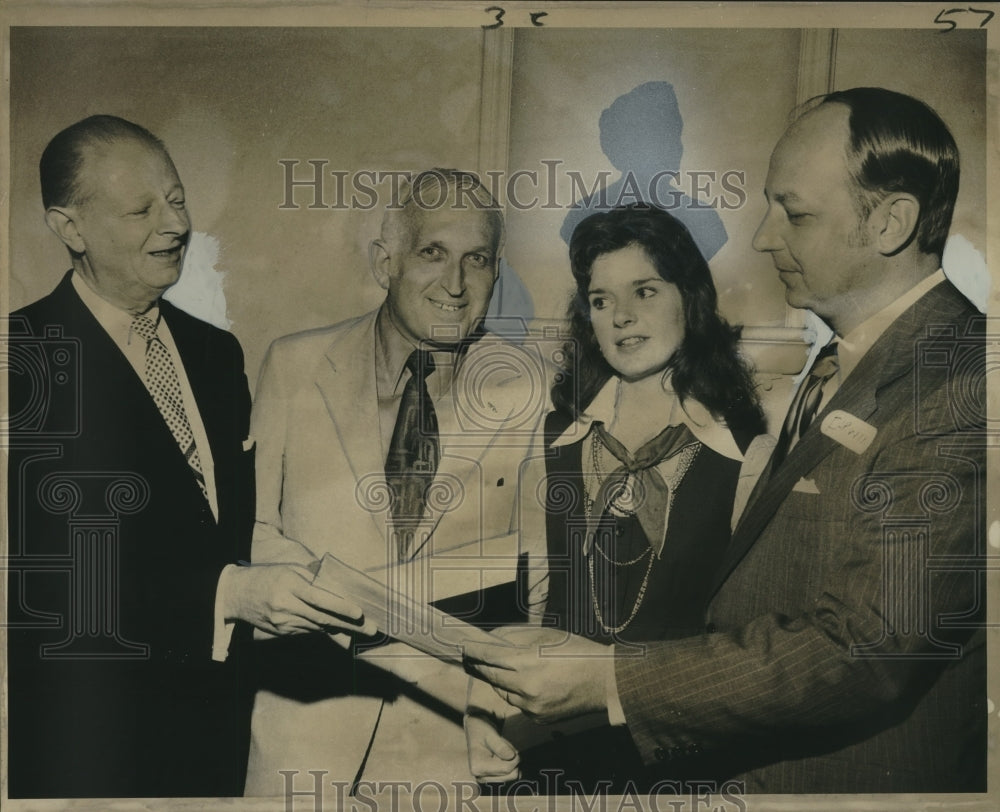 1972 Press Photo Le Petit Theater du Vieux Carre members at an event- Historic Images