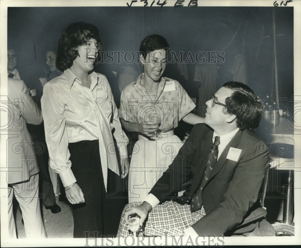 1978 Press Photo Jane Ball with Ann &amp; Jim Hayes at Event- Historic Images