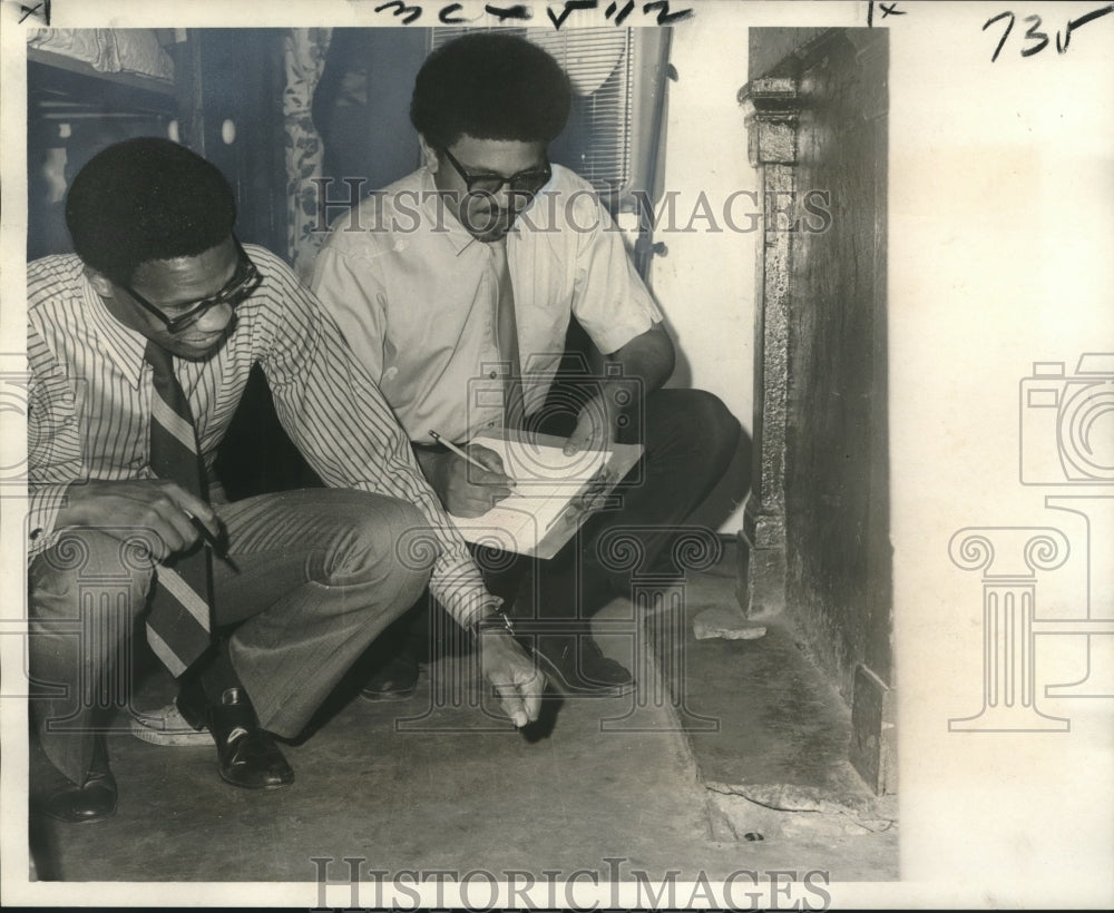 1970 Press Photo Faulty Flooring in Treme Area Rent-Striker&#39;s House, New Orleans- Historic Images