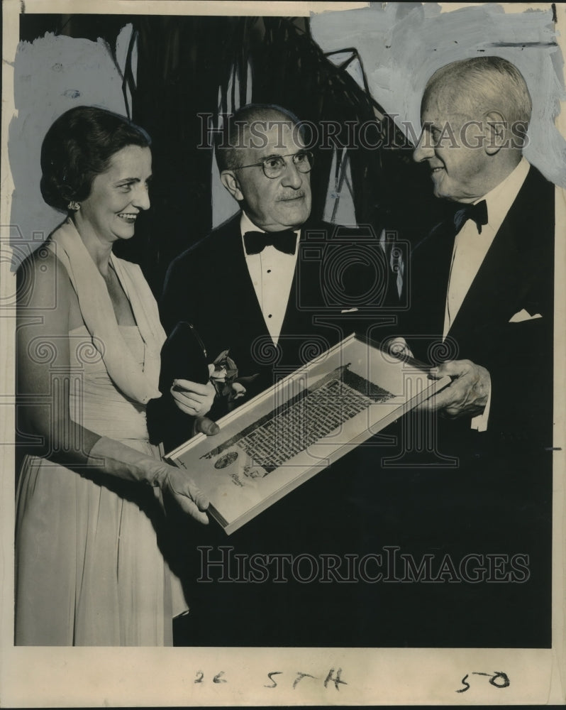 Load image into Gallery viewer, 1958 Press Photo Mr. and Mrs. Rush H. Kress and Arthur Feitel - noo15713
