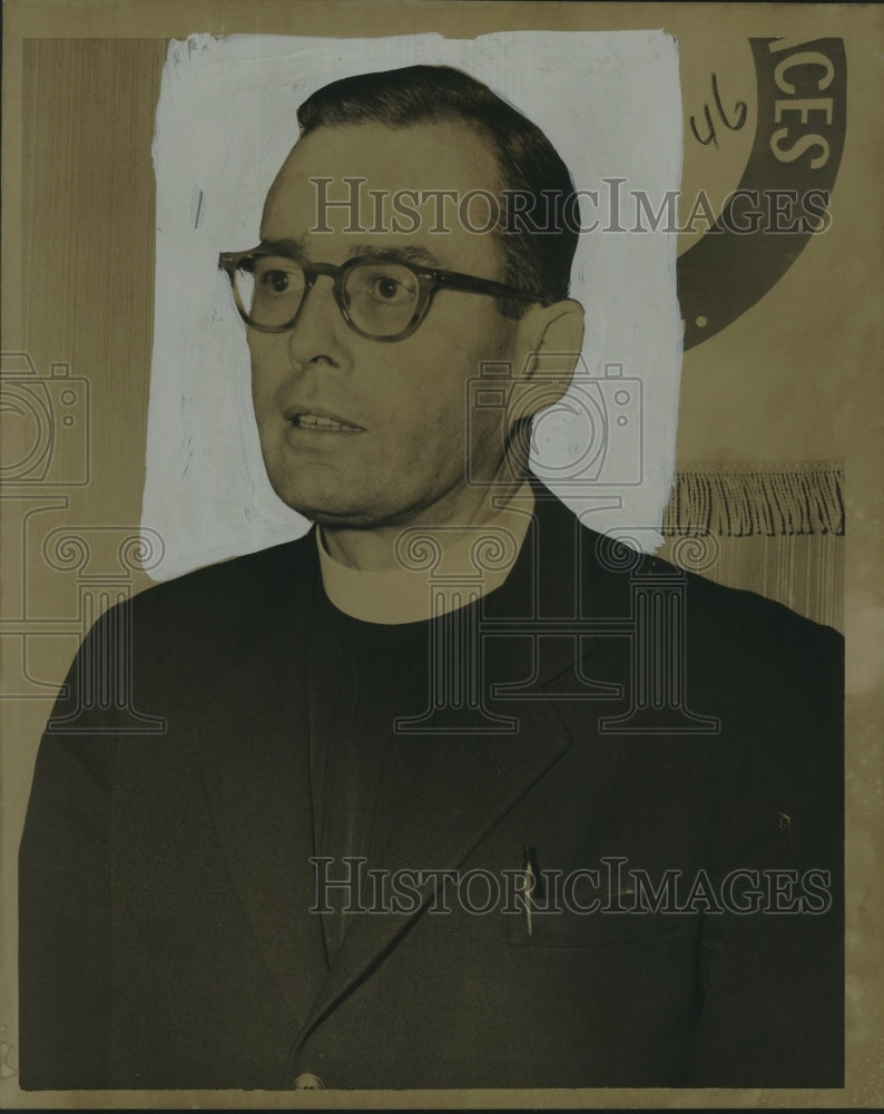 Load image into Gallery viewer, 1957 Press Photo Rev. Fabian Flynn - noo15732
