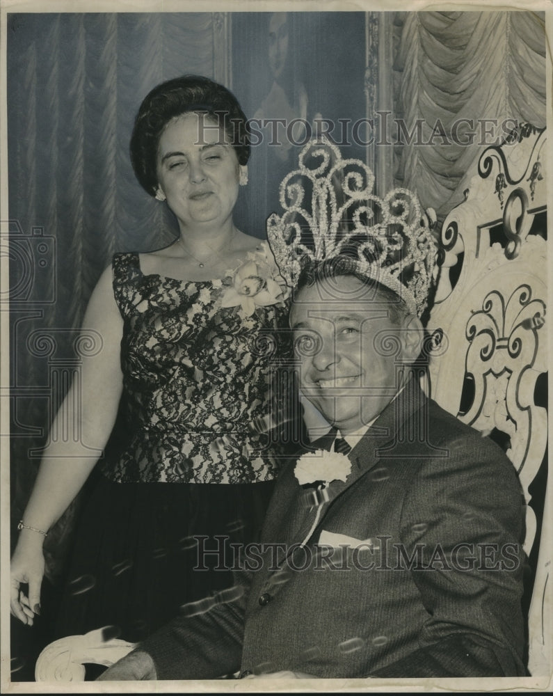 Load image into Gallery viewer, 1964 Press Photo Harry J. Flynn, Jr. crowned "Boss of the Year" by Claire Stone.
