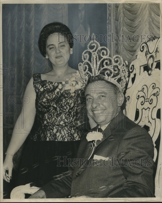1964 Press Photo Harry J. Flynn, Jr. crowned "Boss of the Year" by Claire Stone.