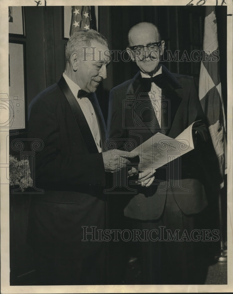 1972 Press Photo Historical Society President Dr. Loria and Representative Flood- Historic Images