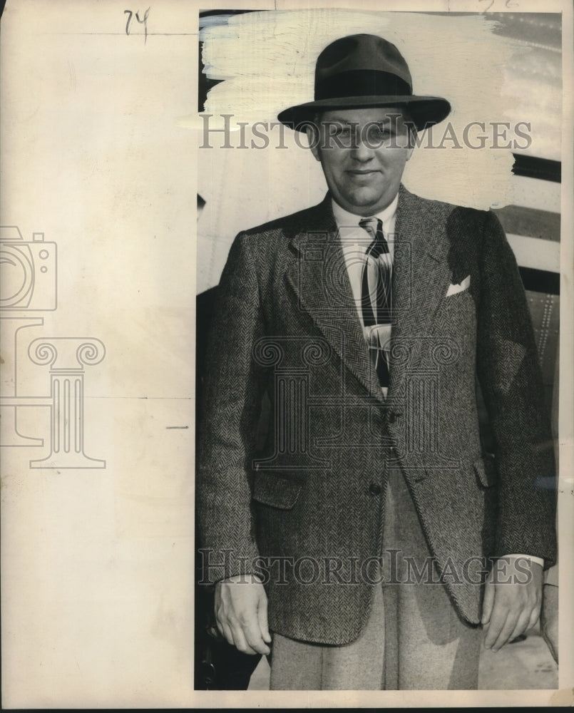 1950 Press Photo U.S. Navy Assistant Secretary John F. Floberg - noo15794