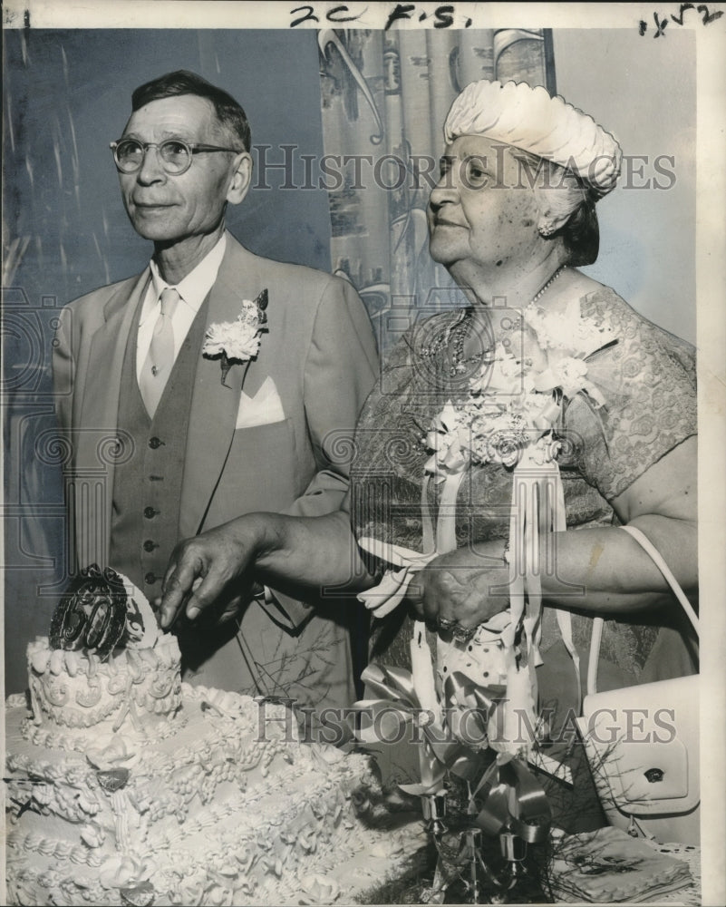 1957 Press Photo Mr. and Mrs. Peter Ferrugia celebrate 50th wedding anniversary.- Historic Images