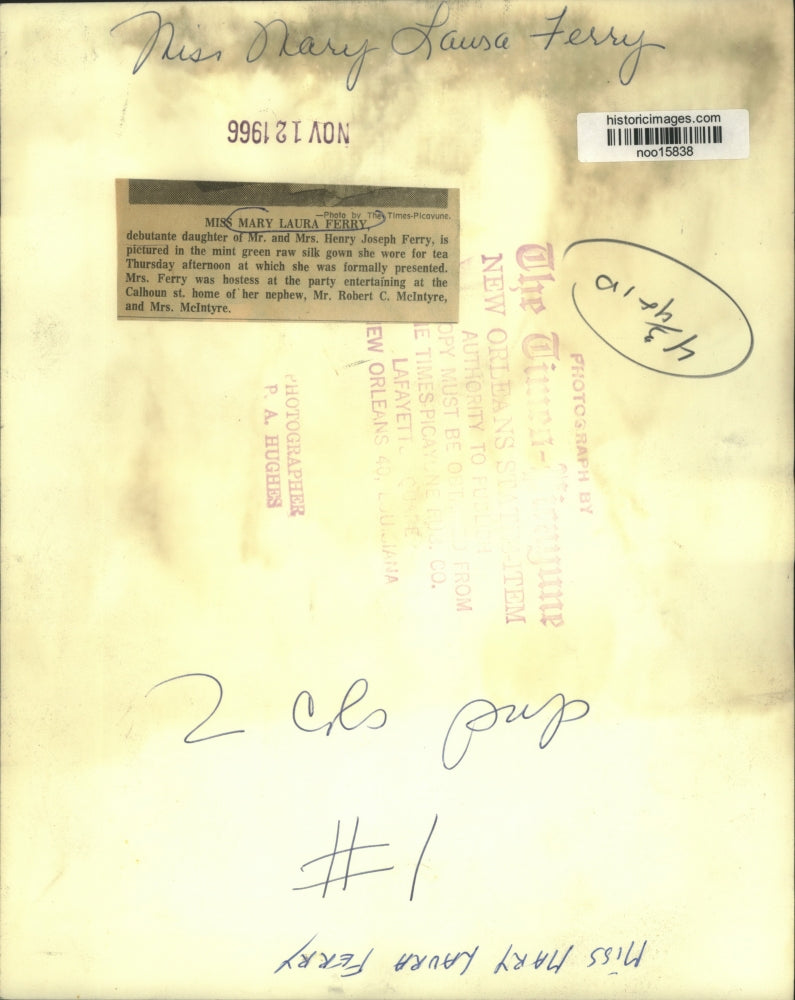 1966 Press Photo Debutante Miss Mary Laura Ferry at home of Mr. & Mrs. McIntyre.