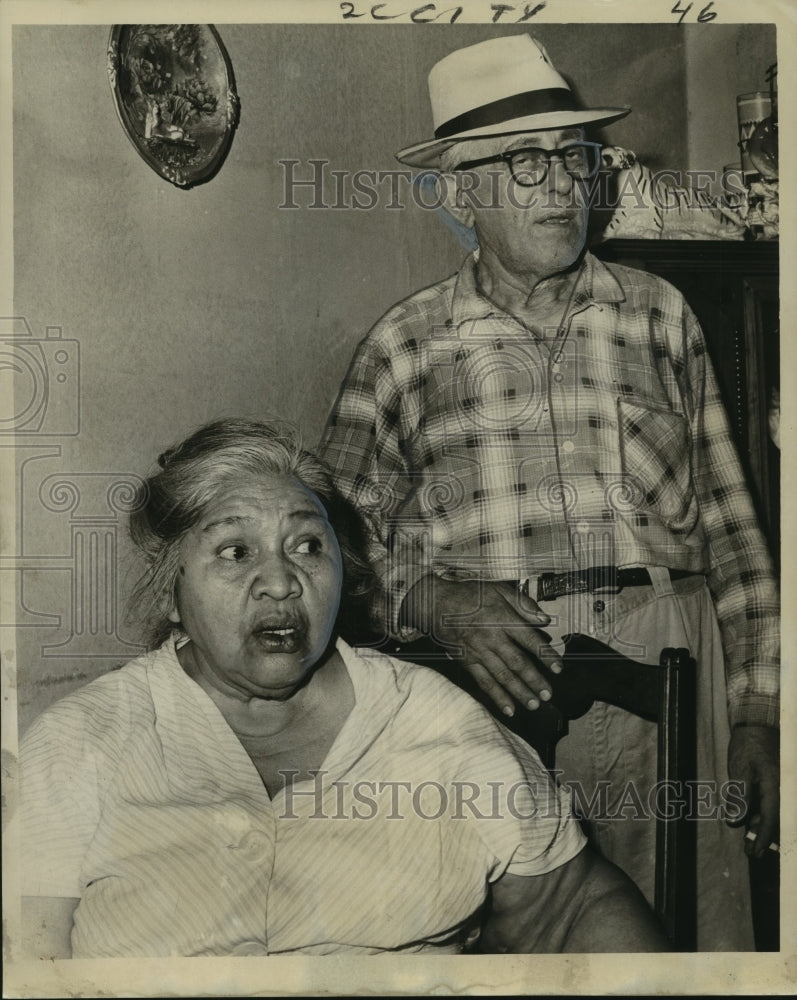 1964 Press Photo Robbery Victims Efigenia, With a Cut Lip, and Joseph Fabbra- Historic Images