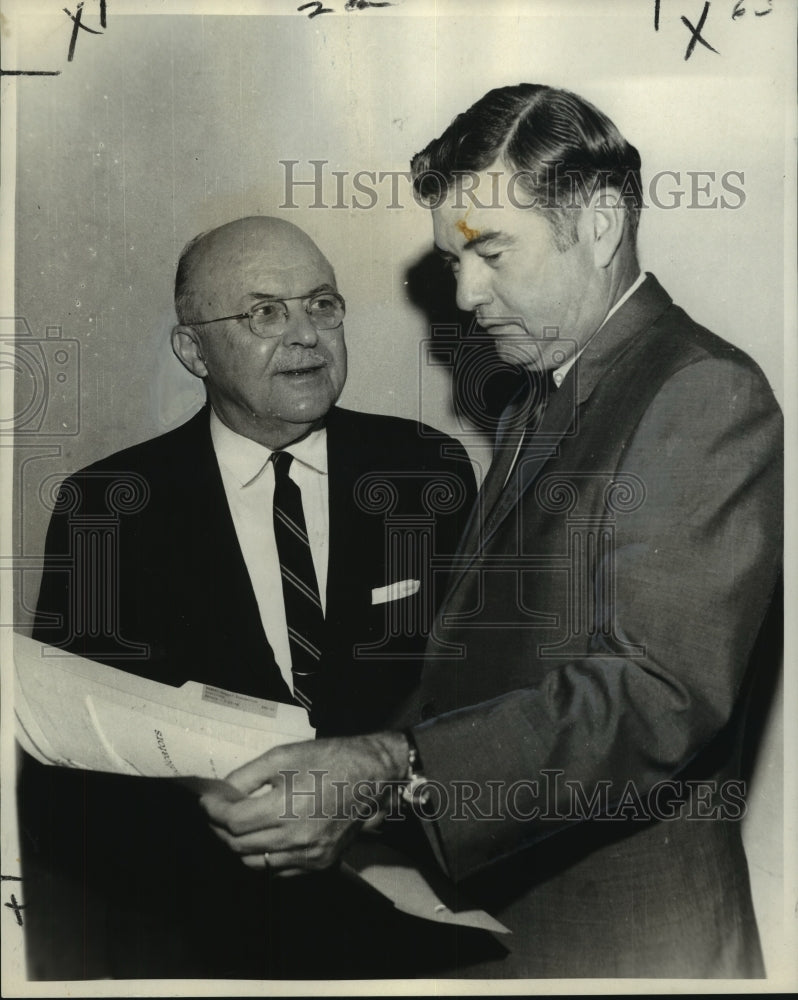 Load image into Gallery viewer, 1969 Press Photo Guests at Annual Retail store Management Institute, New Orleans
