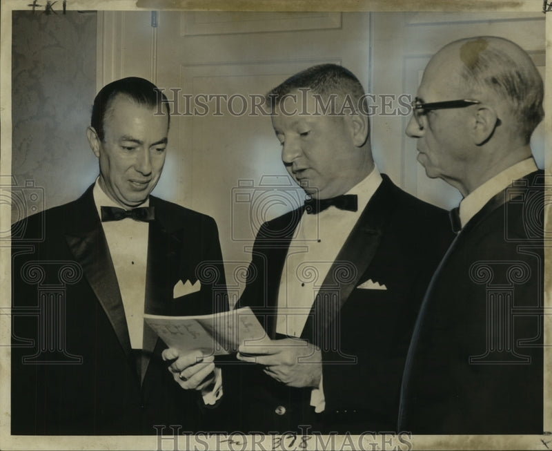 Load image into Gallery viewer, 1962 Press Photo Hotel Dieu Medical Staff President Installed, New Orleans
