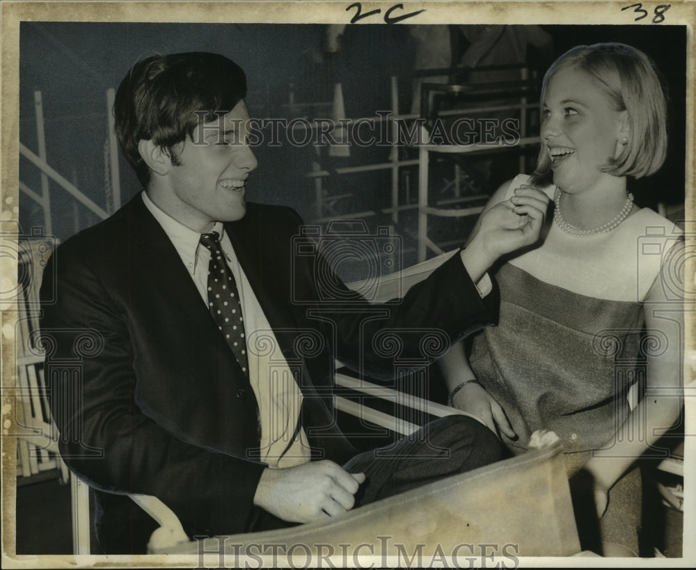 1967 Press Photo Teens Enjoy Cruise, Dance aboard Mississippi River Boat