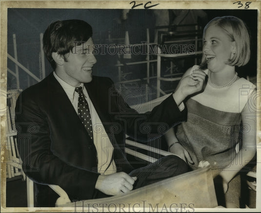 1967 Press Photo Teens Enjoy Cruise, Dance aboard Mississippi River Boat