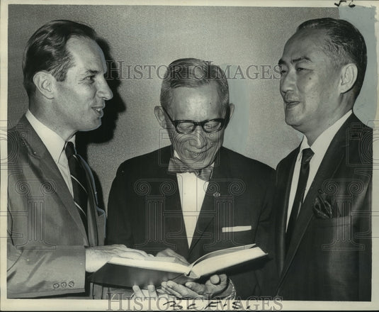 1967 Press Photo International House Members Discussing the Vietnam War
