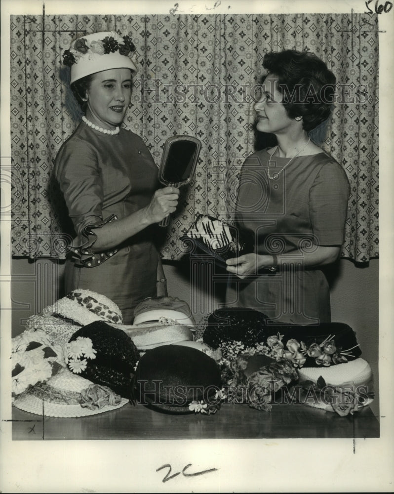 Load image into Gallery viewer, 1962 Press Photo Gentilly Woods Woman's Club women try on Easter bonnets
