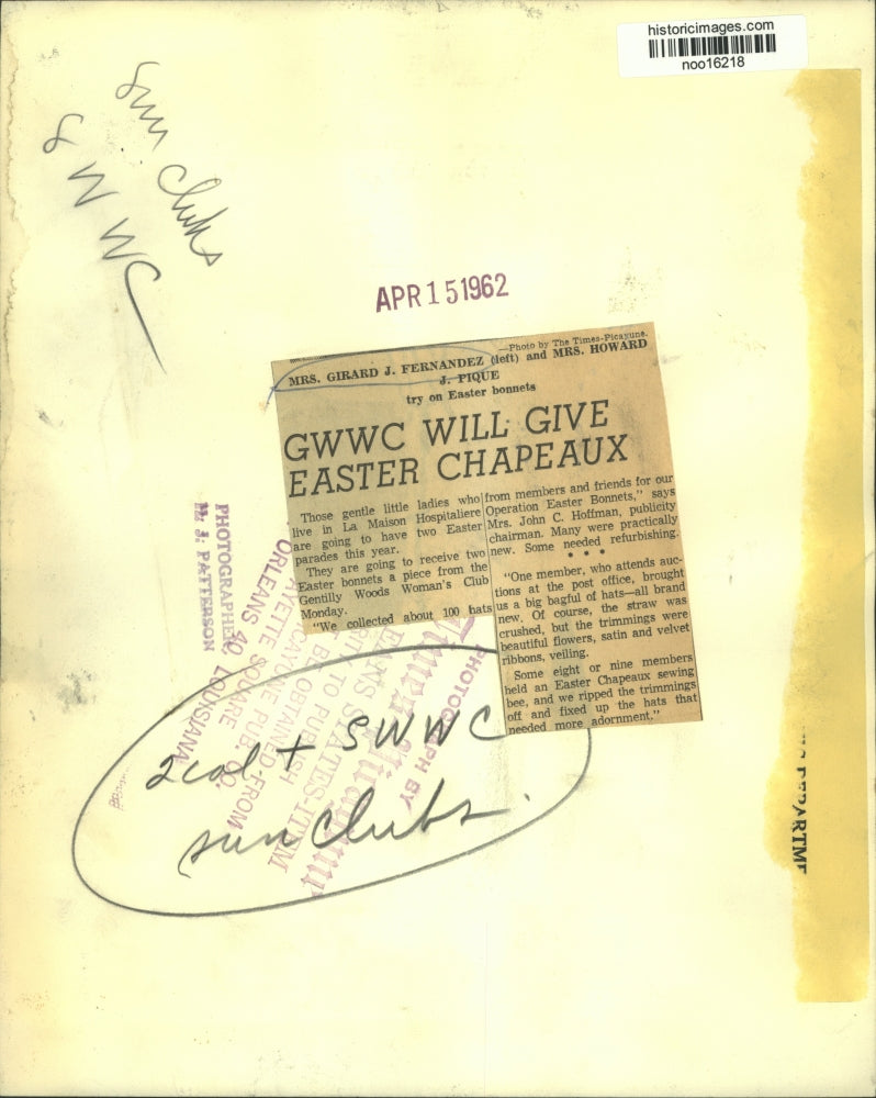 1962 Press Photo Gentilly Woods Woman's Club women try on Easter bonnets