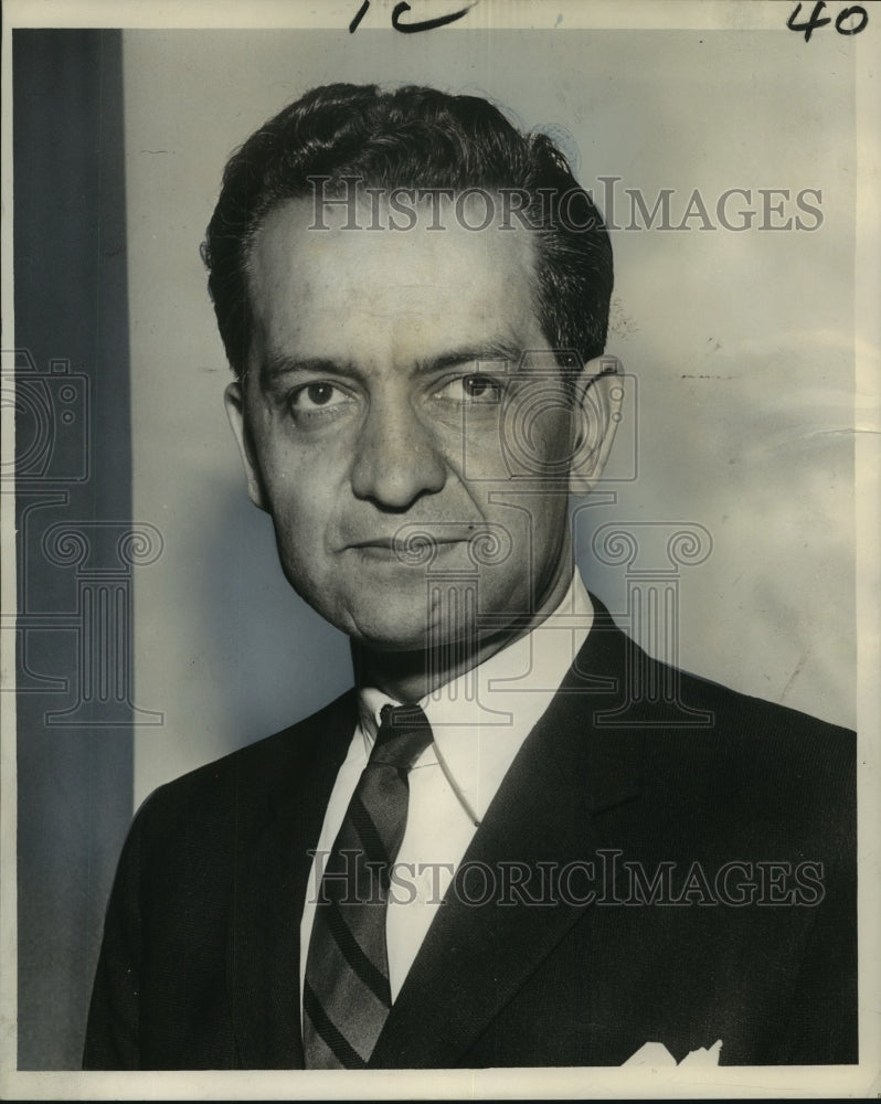 1963 Press Photo Jorge Fernandez, studies the Latin American press - noo16238