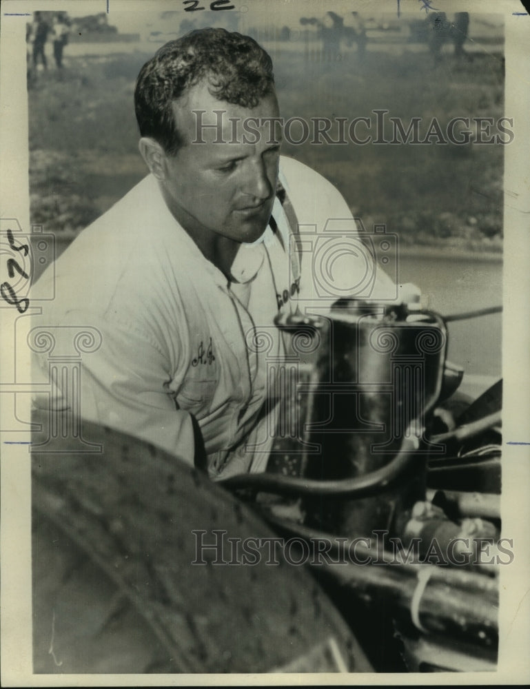 1965 Press Photo Auto Racer A.J. Foyt Working on a Car - noo16249