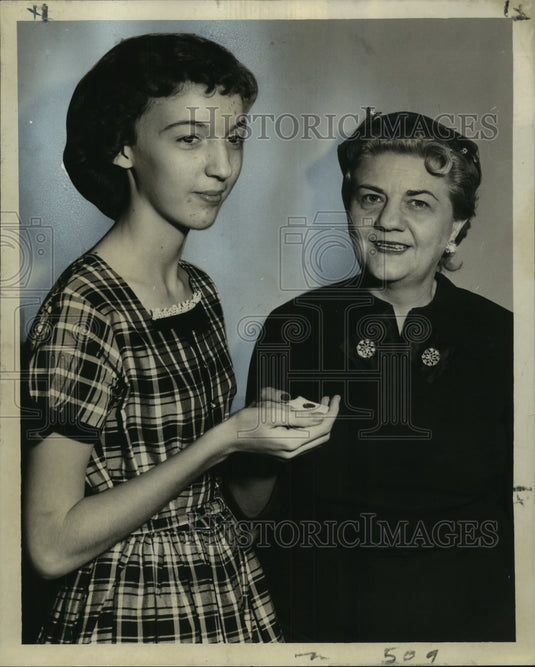 1958 Press Photo Kohn Junior High School Opera Club President & Pin, New Orleans