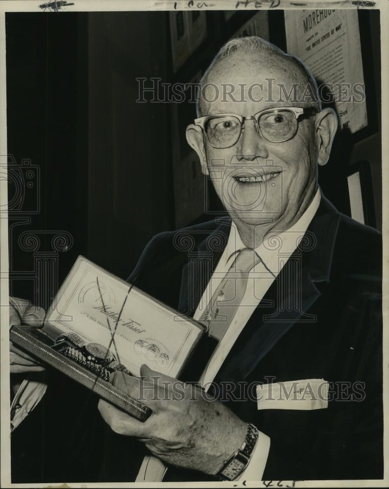 1964 Press Photo Eugene Dietzgen Company Employee &amp; Service Watch, New Orleans
