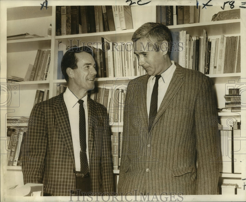 Load image into Gallery viewer, 1963 Press Photo Discussing trends, members, advisory council, teacher education
