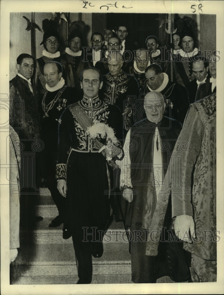 Load image into Gallery viewer, 1955 Press Photo Argentine Ambassador to the Holy See Has Audience with Pope
