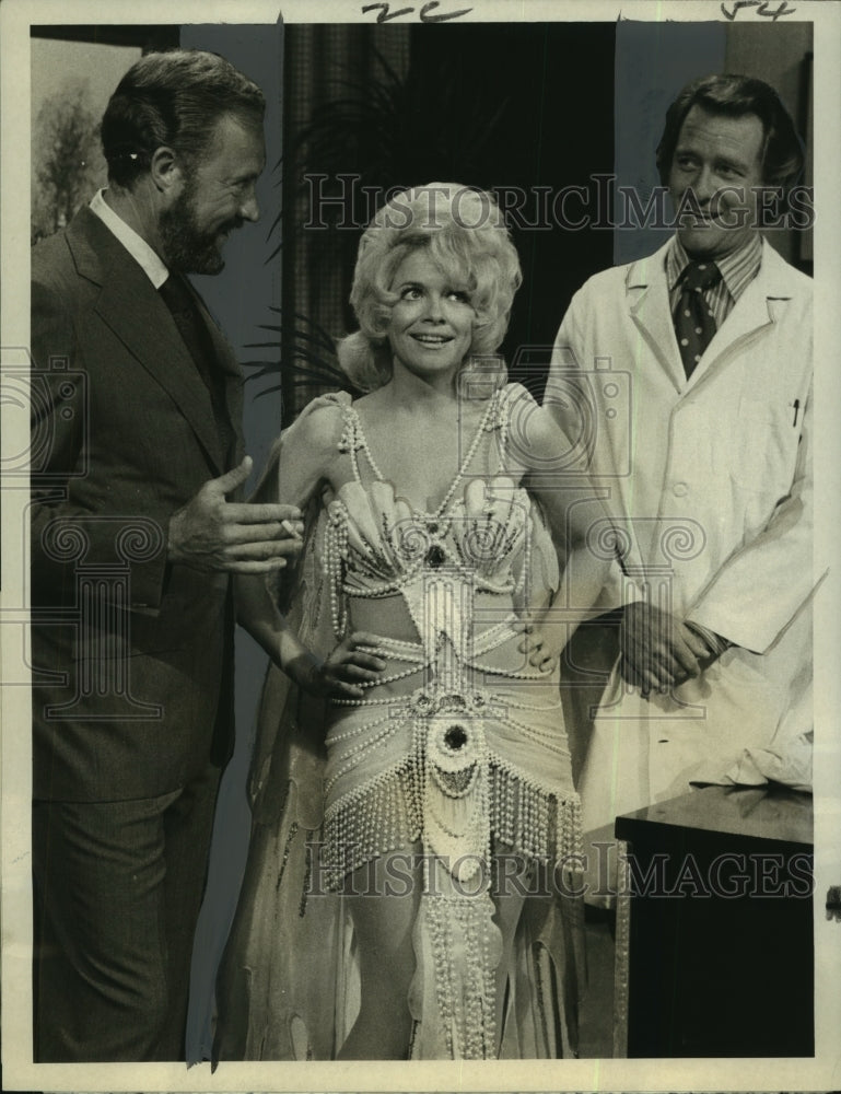 1971 Press Photo Cast on "Rowan and Martin's Laugh-In" Episode- Historic Images