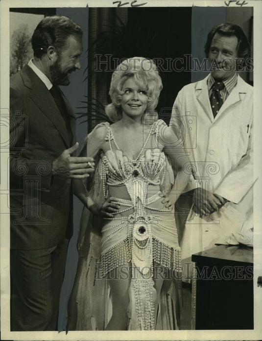 1971 Press Photo Cast on "Rowan and Martin's Laugh-In" Episode- Historic Images