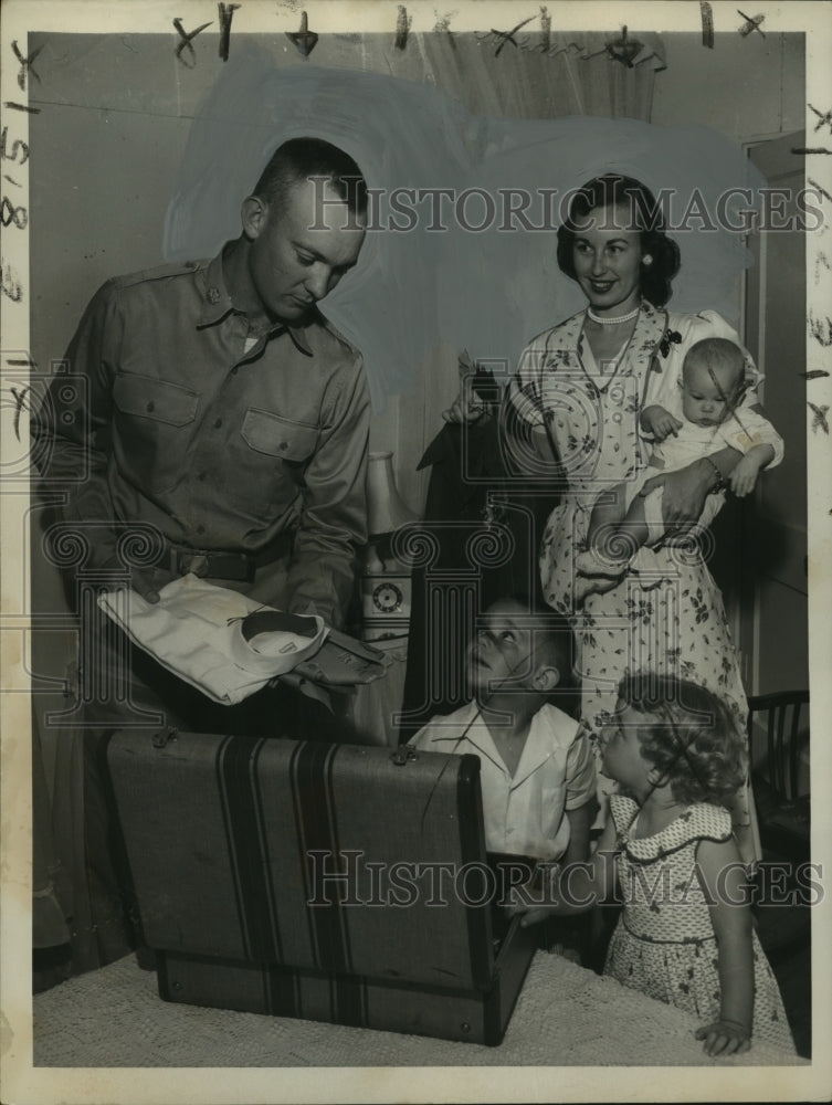 Load image into Gallery viewer, 1953 Press Photo President-Elect's Son Major Eisenhower and Family - noo16534

