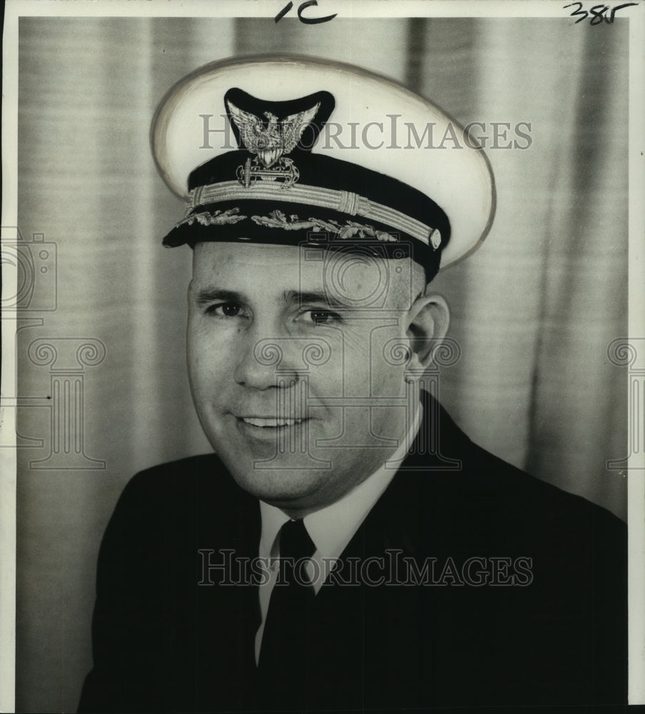 1969 Press Photo Captain William J. Edwards, U.S. Coast Guard, New Orleans- Historic Images