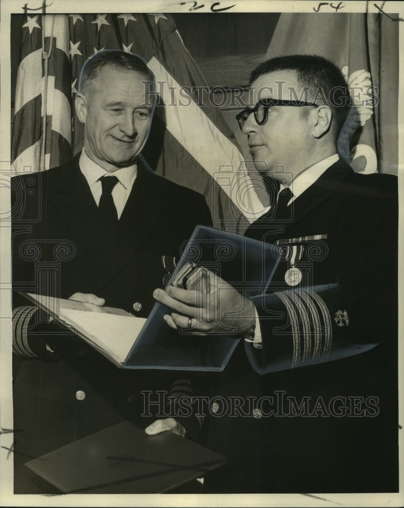 1973 Press Photo Awards given at U.S. Public Health Hospital doctors- Historic Images