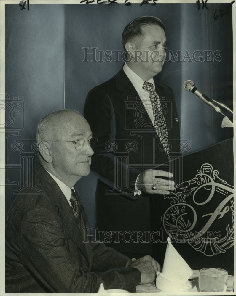 1975 Press Photo Western Electric VP Speaks at Negro College Fund Lunch- Historic Images