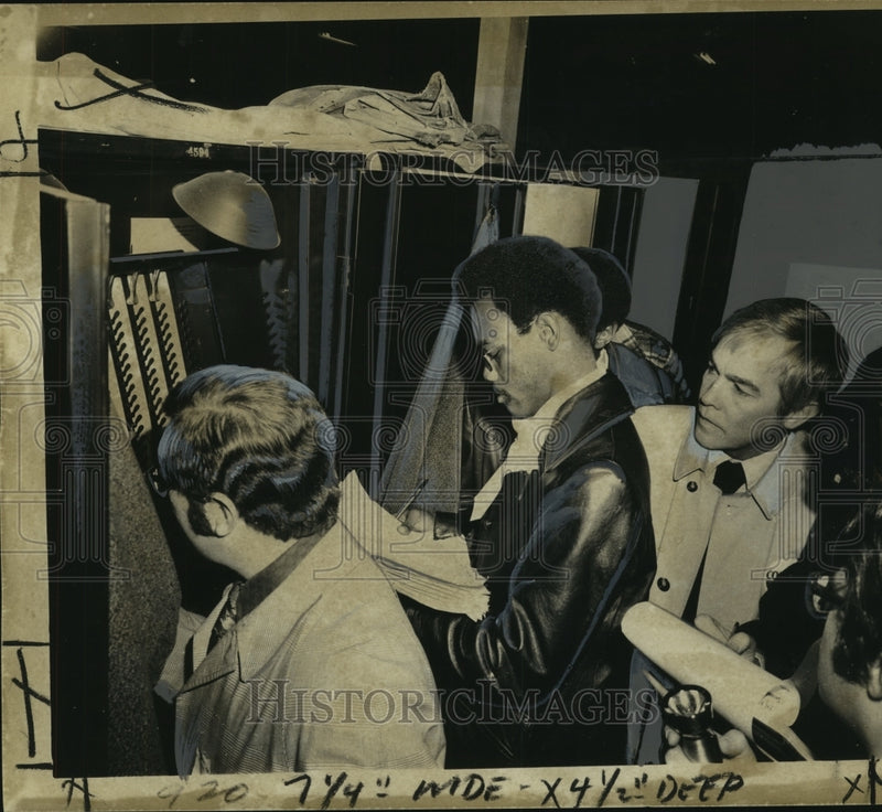 Load image into Gallery viewer, 1973 Press Photo D.A. candidate, Harry Connick, watching election returns
