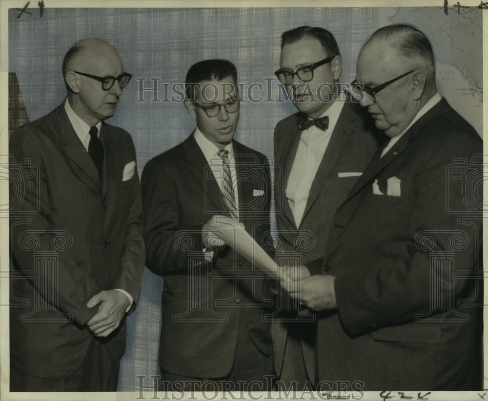 1961 Press Photo Louisiana Motor Transport discussing, radioactive transport