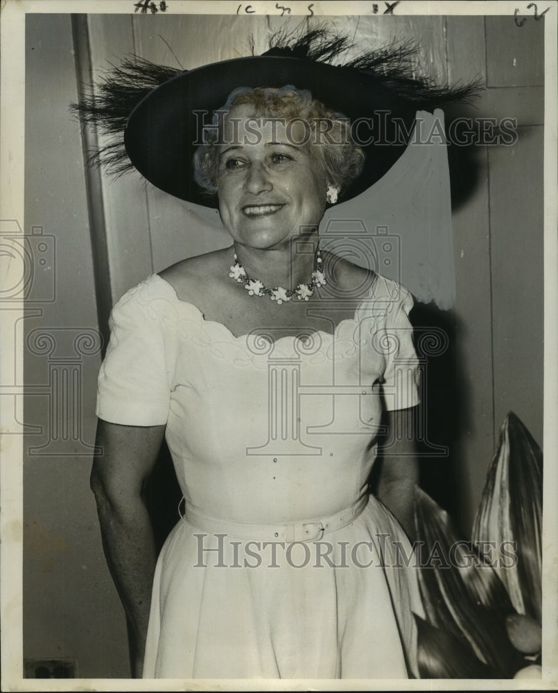 1954 Press Photo Mrs. A.M. Fleming- Historic Images