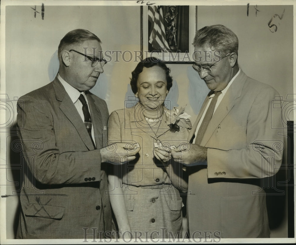 1958 Press Photo New Orleans Federal Government Workers Receive Awards