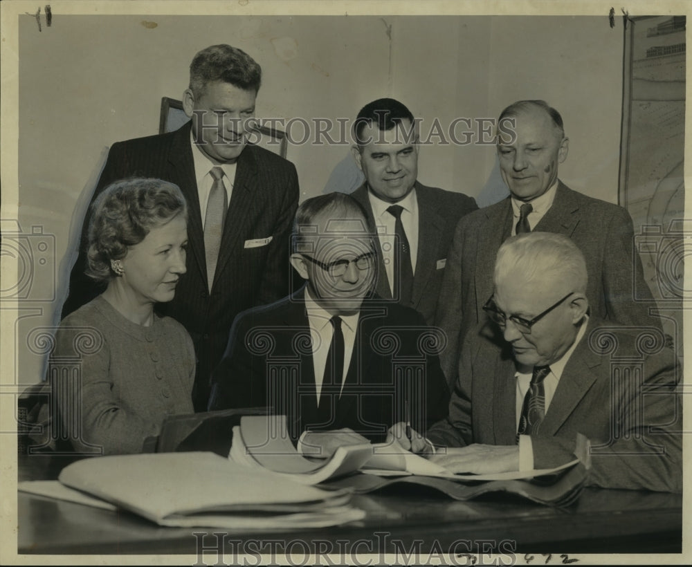 1959 Press Photo Contract Signing, New St. Mark United Church of Christ, Gretna