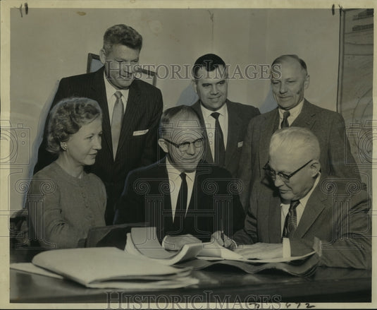 1959 Press Photo Contract Signing, New St. Mark United Church of Christ, Gretna