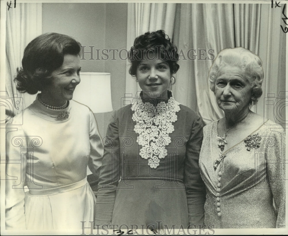 1974 Press Photo Kathryn Moody Favrot, mother, grandmother, honored at party- Historic Images