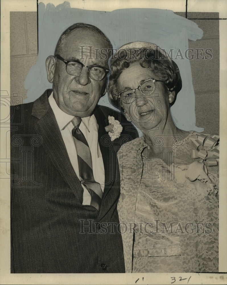 Load image into Gallery viewer, 1965 Press Photo Mr. and Mrs. Linnie Firmin Celebrating Their 50th Anniversary
