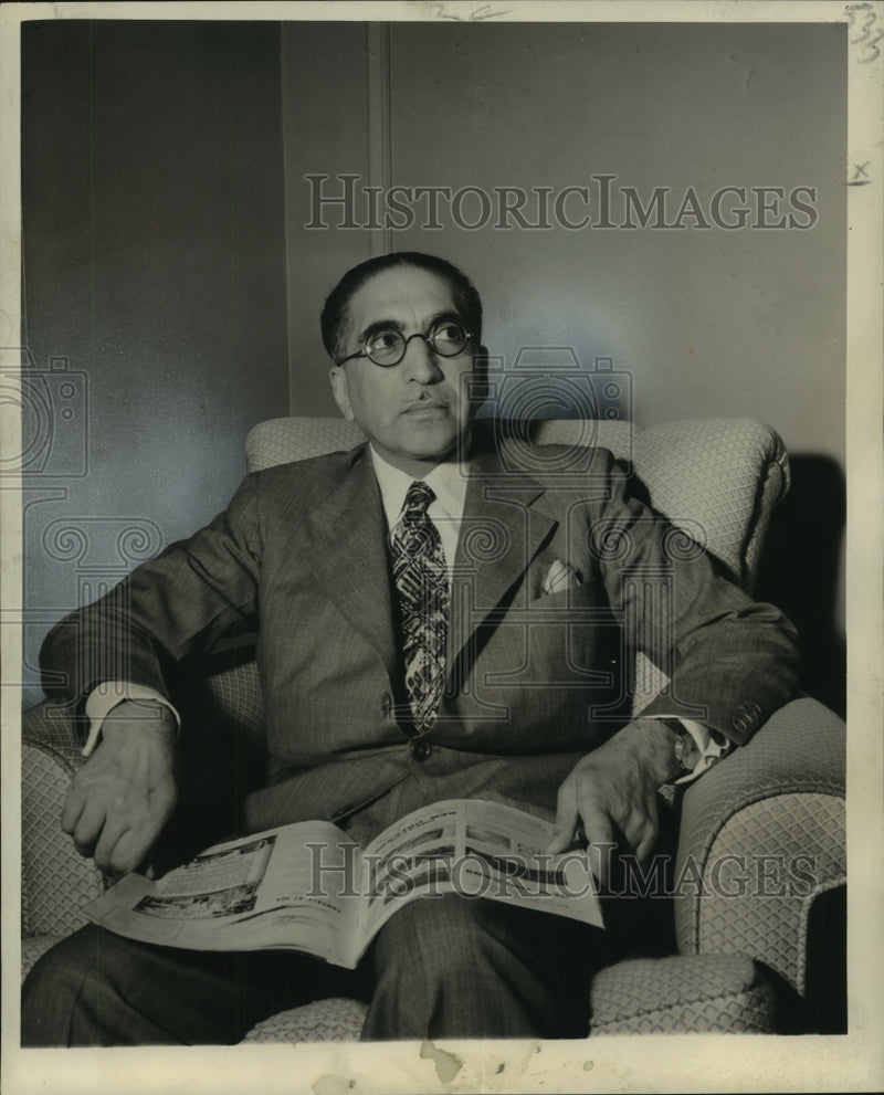 Load image into Gallery viewer, 1947 Press Photo Major General Mohammed Hosein Firouz - noo17167
