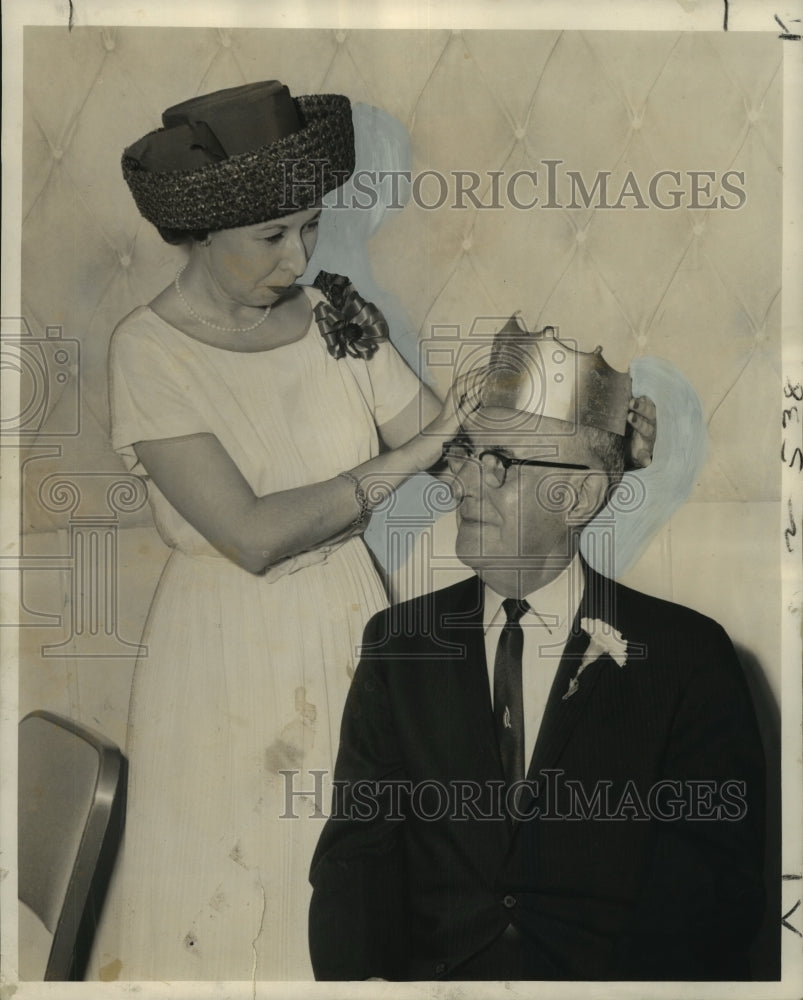 1962 Press Photo King Boss Crowned by Women&#39;s Traffic &amp; Transportation Club