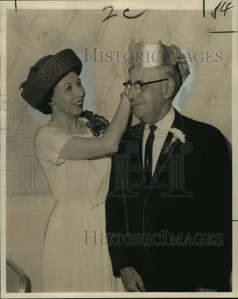 Load image into Gallery viewer, 1962 Press Photo J.A. Flechas Crowned King Boss by Traffic &amp; Transportation Club
