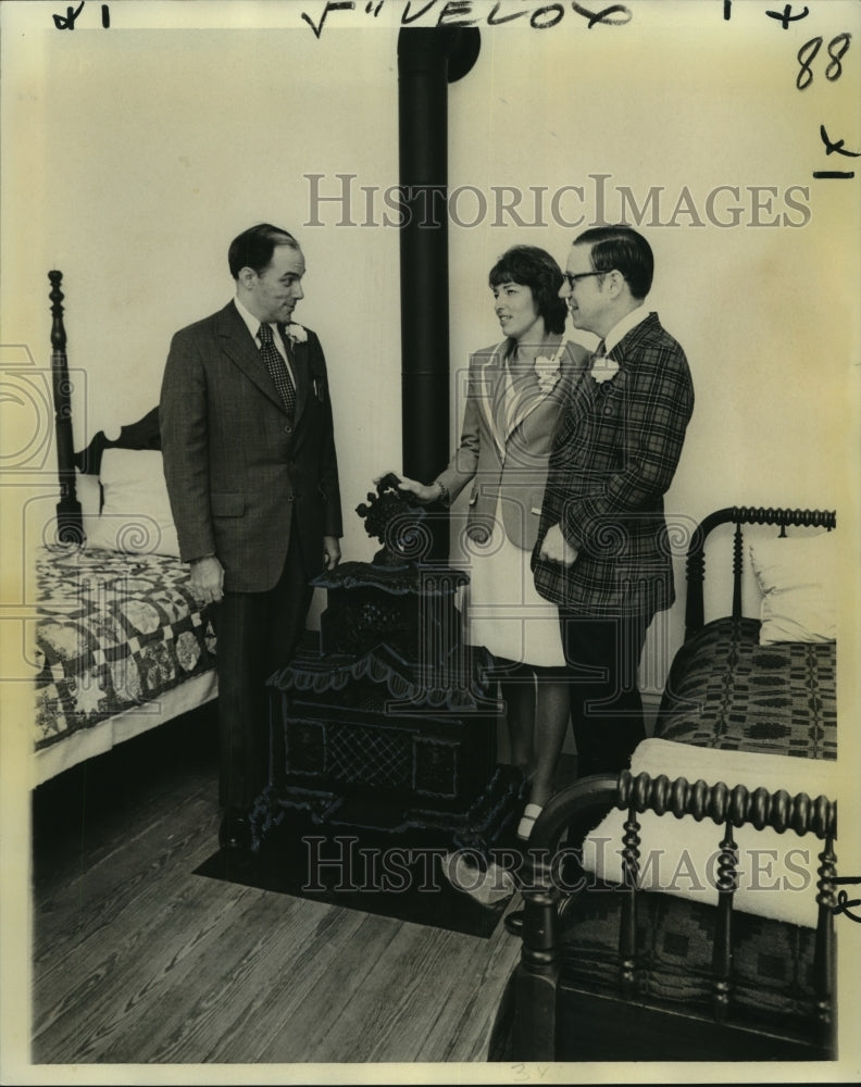 1975 Press Photo Guests on Tour of Historic Gallier House, New Orleans- Historic Images