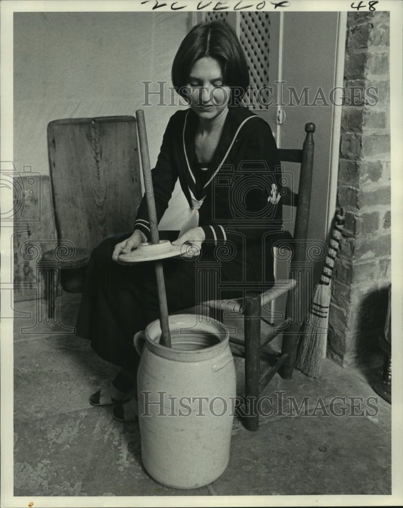 1975 Press Photo Gallier House Staff Member with Butter Churn, New Orleans- Historic Images