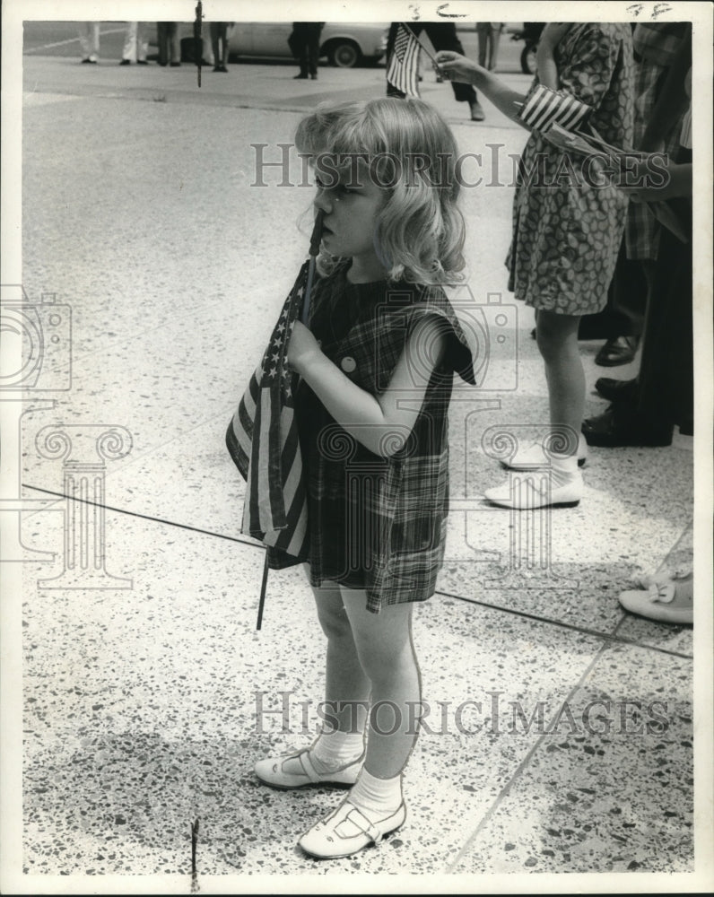 Load image into Gallery viewer, 1969 Press Photo Rhonda Baltz with Flag Celebrates Flag Day, New Orleans

