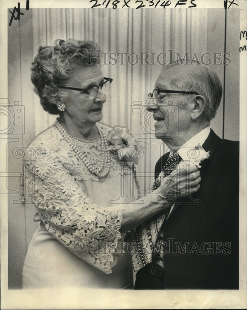 1977 Press Photo Mr. &amp; Mrs. David C.H. Finn on 60th Anniversary, New Orleans