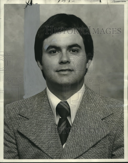 1976 Press Photo Kenner City Councilman Raoul "Skip" Galan speaks on candidacy- Historic Images