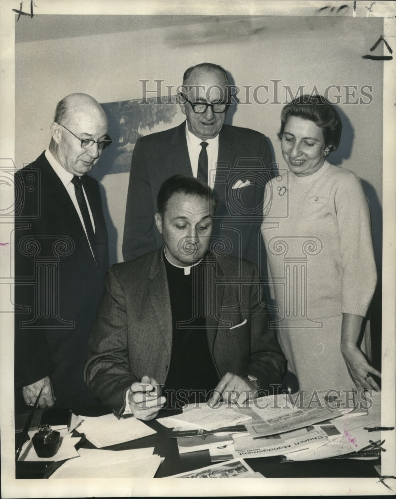 Load image into Gallery viewer, 1963 Press Photo The Greater New Orleans Federation of Churches new officers
