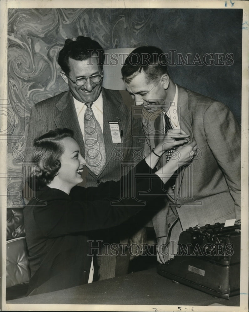 Load image into Gallery viewer, 1951 Press Photo Carl N. Finley, Chet D. Brownell, Jr., and Marion Batson
