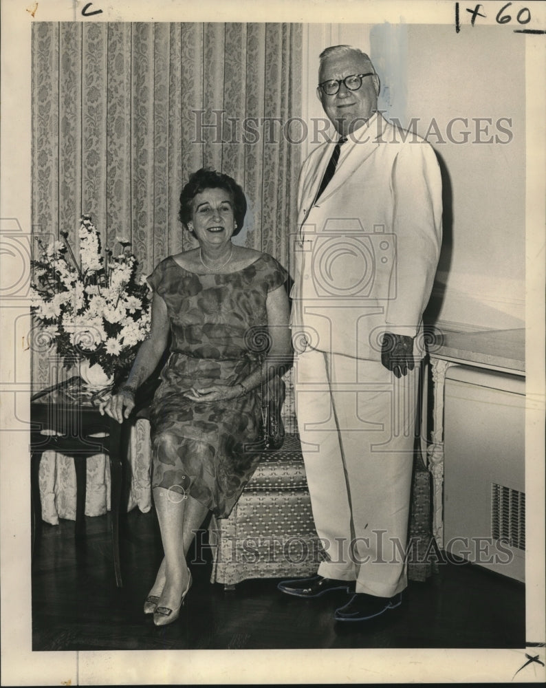 Load image into Gallery viewer, 1965 Press Photo Mr. and Mrs. Frederick H. Fischer host gala cocktail party
